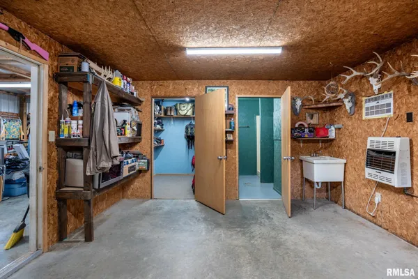 $325,000 | 2030 Old Rte 146 Loop, Vienna, IL 62995