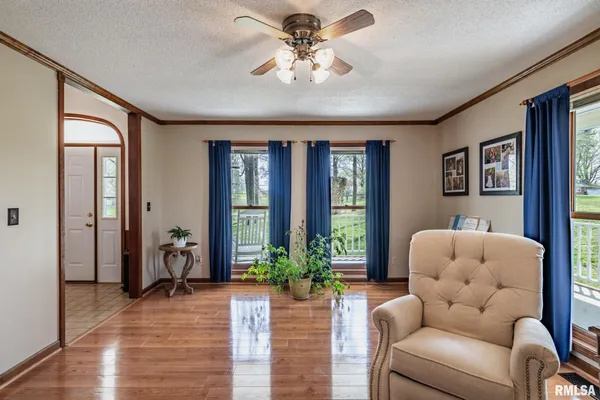 $325,000 | 2030 Old Rte 146 Loop, Vienna, IL 62995