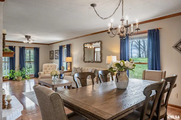 $325,000 | 2030 Old Rte 146 Loop, Vienna, IL 62995