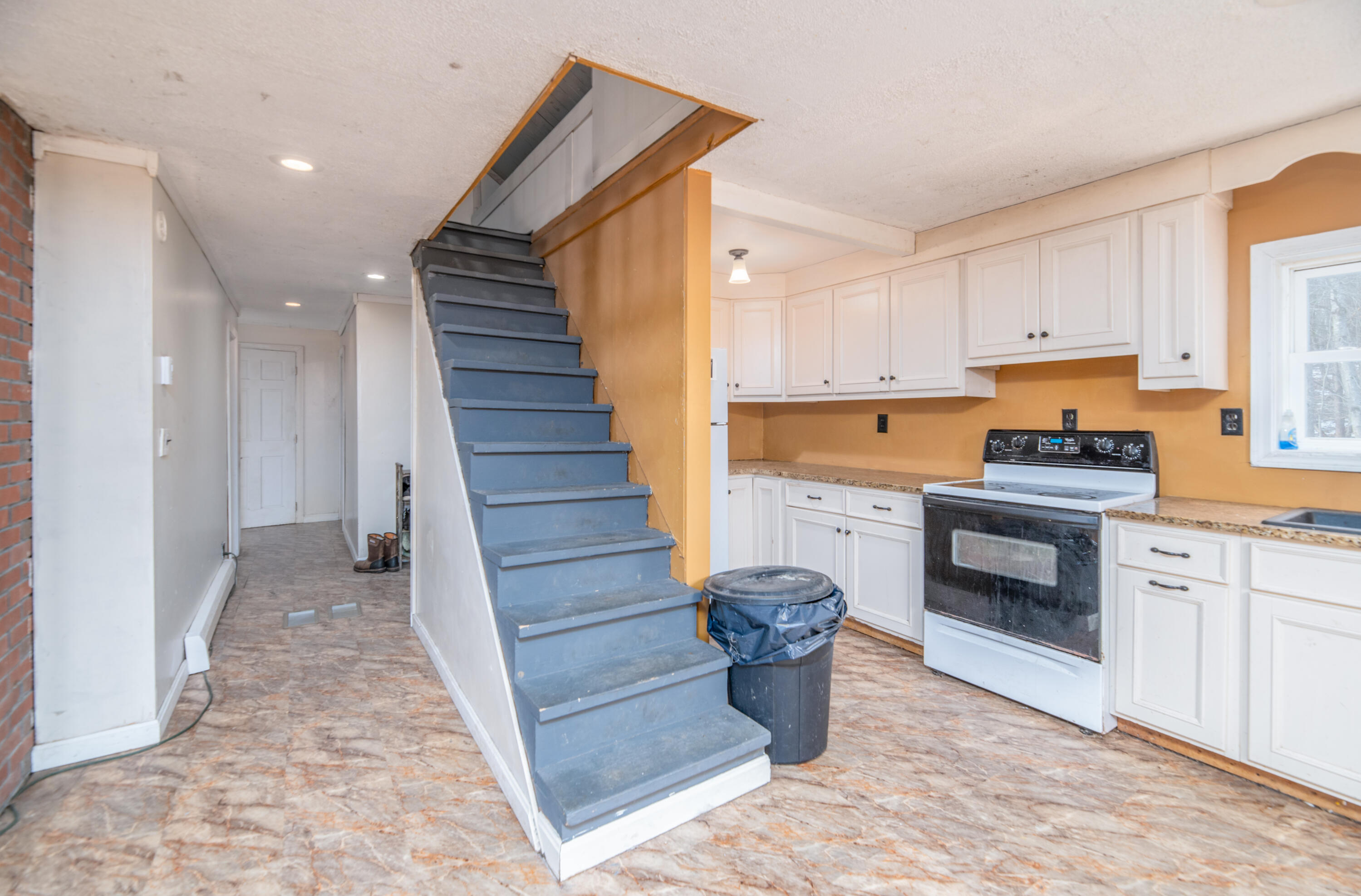 1070 Bean Road Mount Vernon, ME 04352 - Photo 10 of 28 Interior9