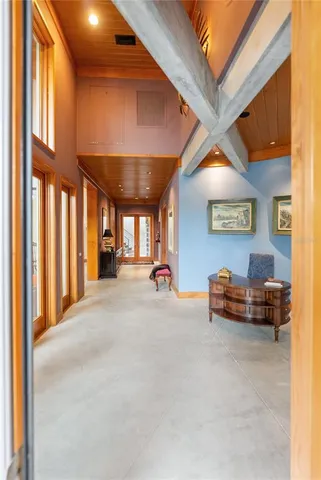 a view of livingroom with furniture