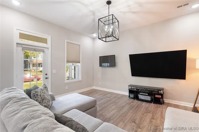 $269,000 | 628 East Chestnut Street, Jeffersonville, IN 47130