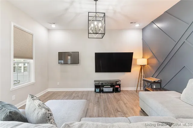 $269,000 | 628 East Chestnut Street, Jeffersonville, IN 47130