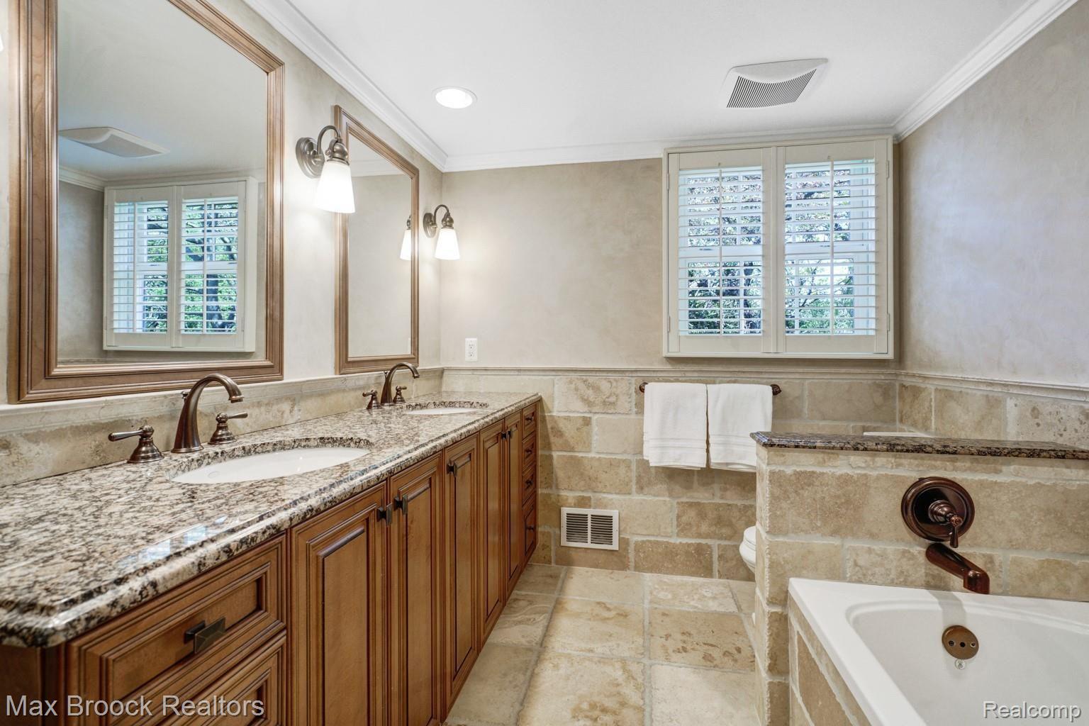 275 Aspen Road Birmingham, MI 48009 - Photo 37 of 46 DSC00641_2_3.jpg