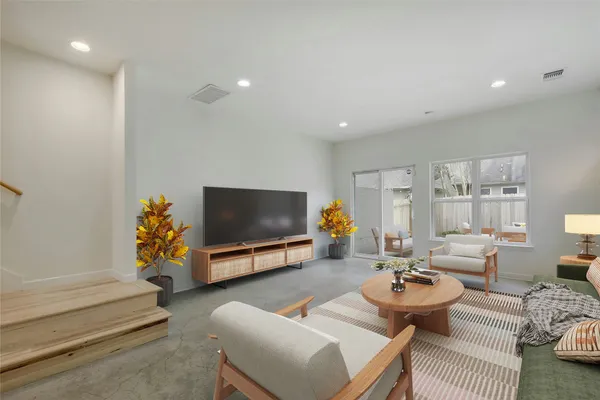 $3,500 | 2503 South 6th Street, Unit B, Austin, TX 78704