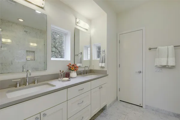 $3,500 | 2503 South 6th Street, Unit B, Austin, TX 78704