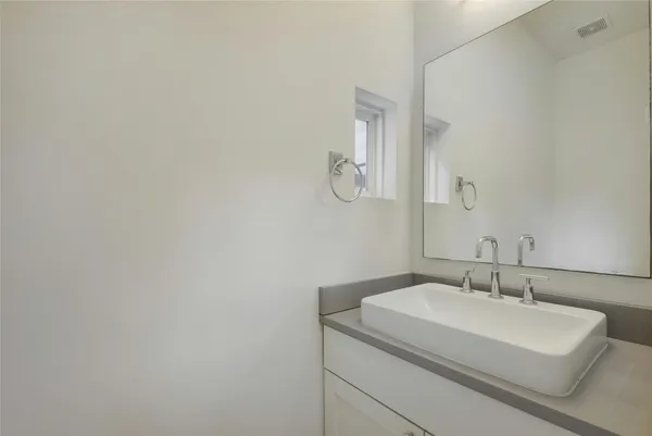 $3,500 | 2503 South 6th Street, Unit B, Austin, TX 78704