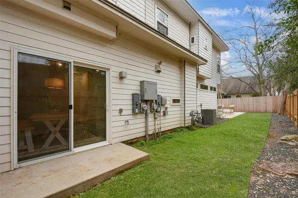 $3,500 | 2503 South 6th Street, Unit B, Austin, TX 78704
