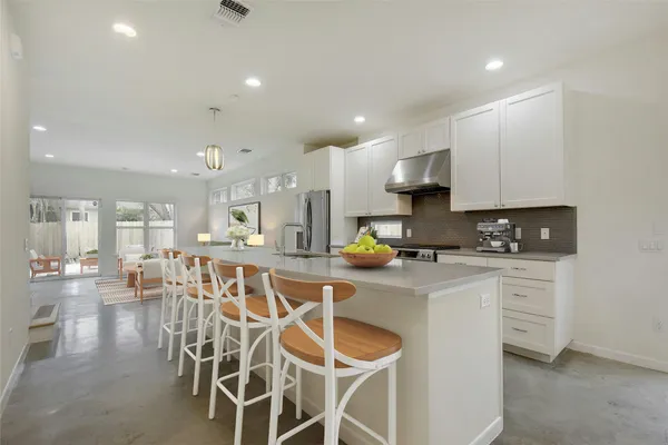 $3,500 | 2503 South 6th Street, Unit B, Austin, TX 78704