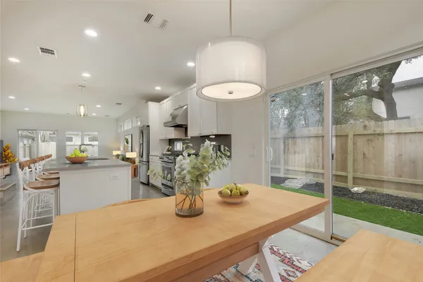 $3,500 | 2503 South 6th Street, Unit B, Austin, TX 78704