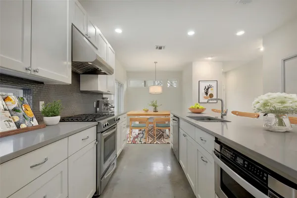 $3,500 | 2503 South 6th Street, Unit B, Austin, TX 78704