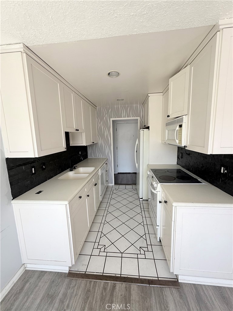 12200 Montecito Road, Unit D221 Seal Beach, CA 90740 - Photo 8 of 21