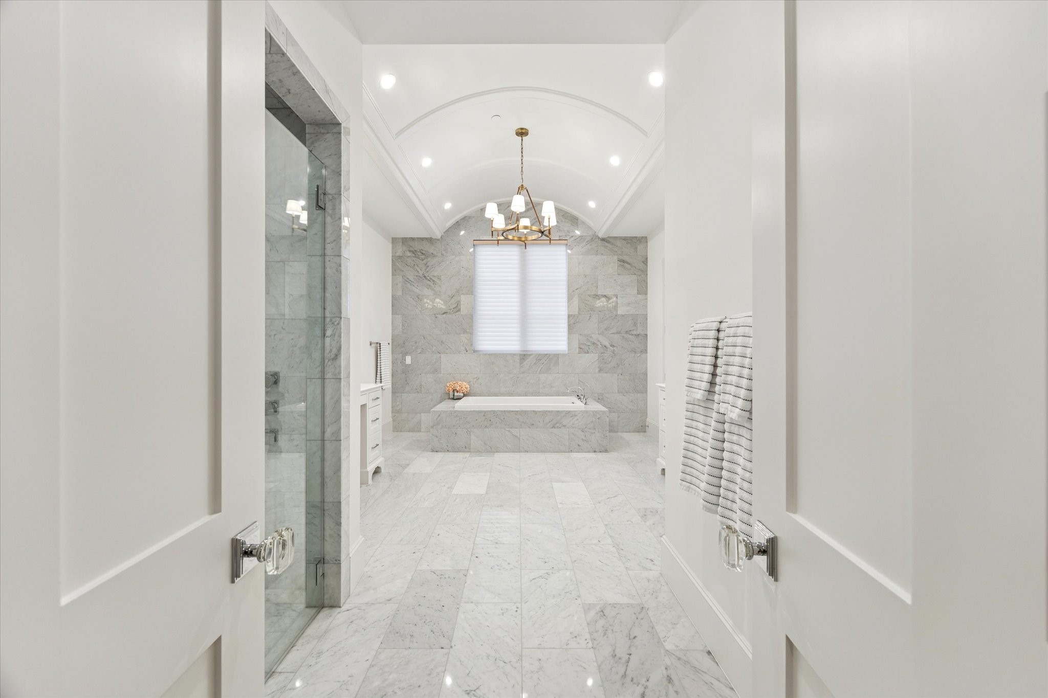 1335 Peden Street Houston, TX 77019 - Photo 17 of 37 Spa like primary bath