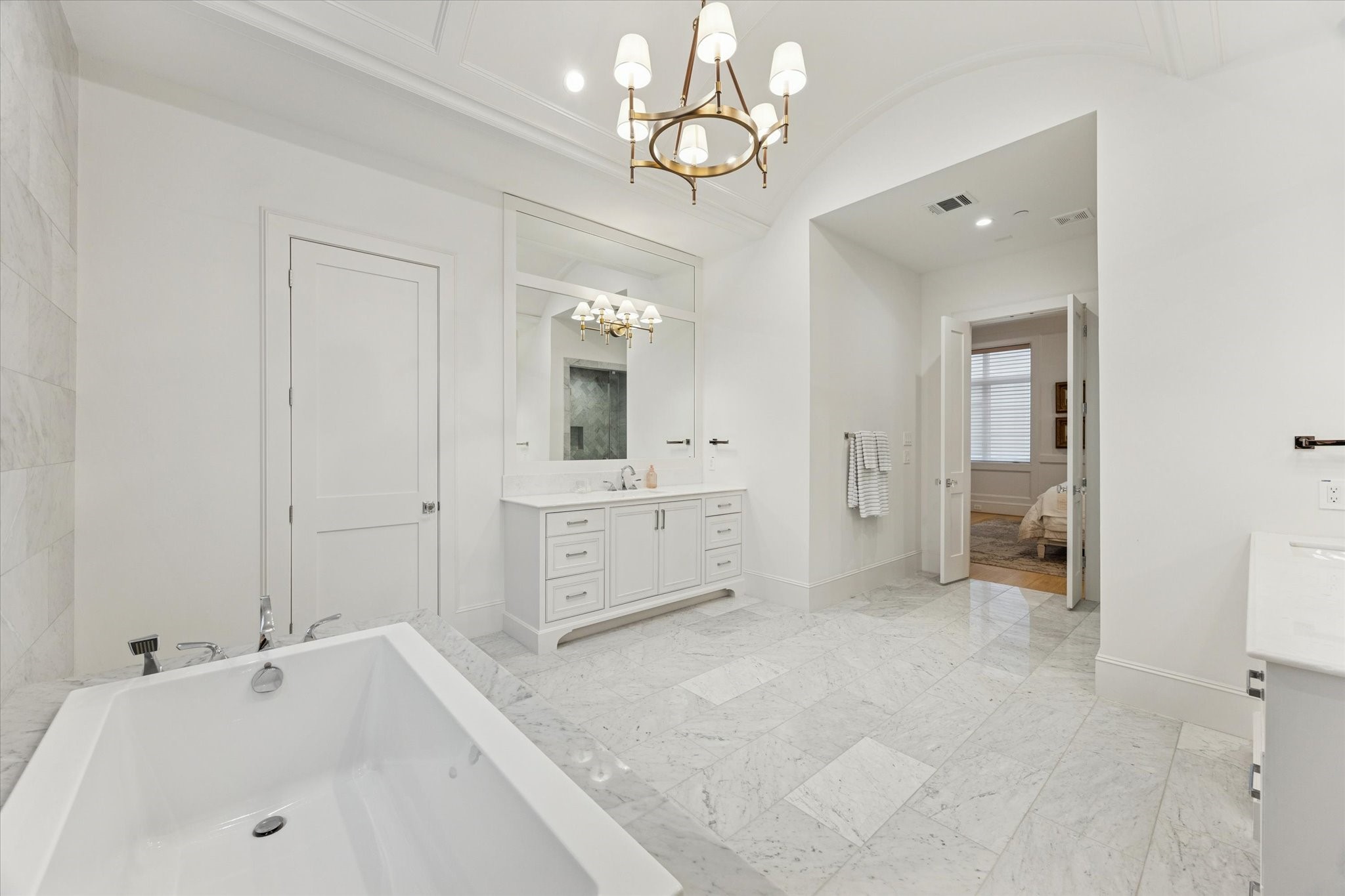 1335 Peden Street Houston, TX 77019 - Photo 19 of 37 a bathroom with a tub sink and mirror