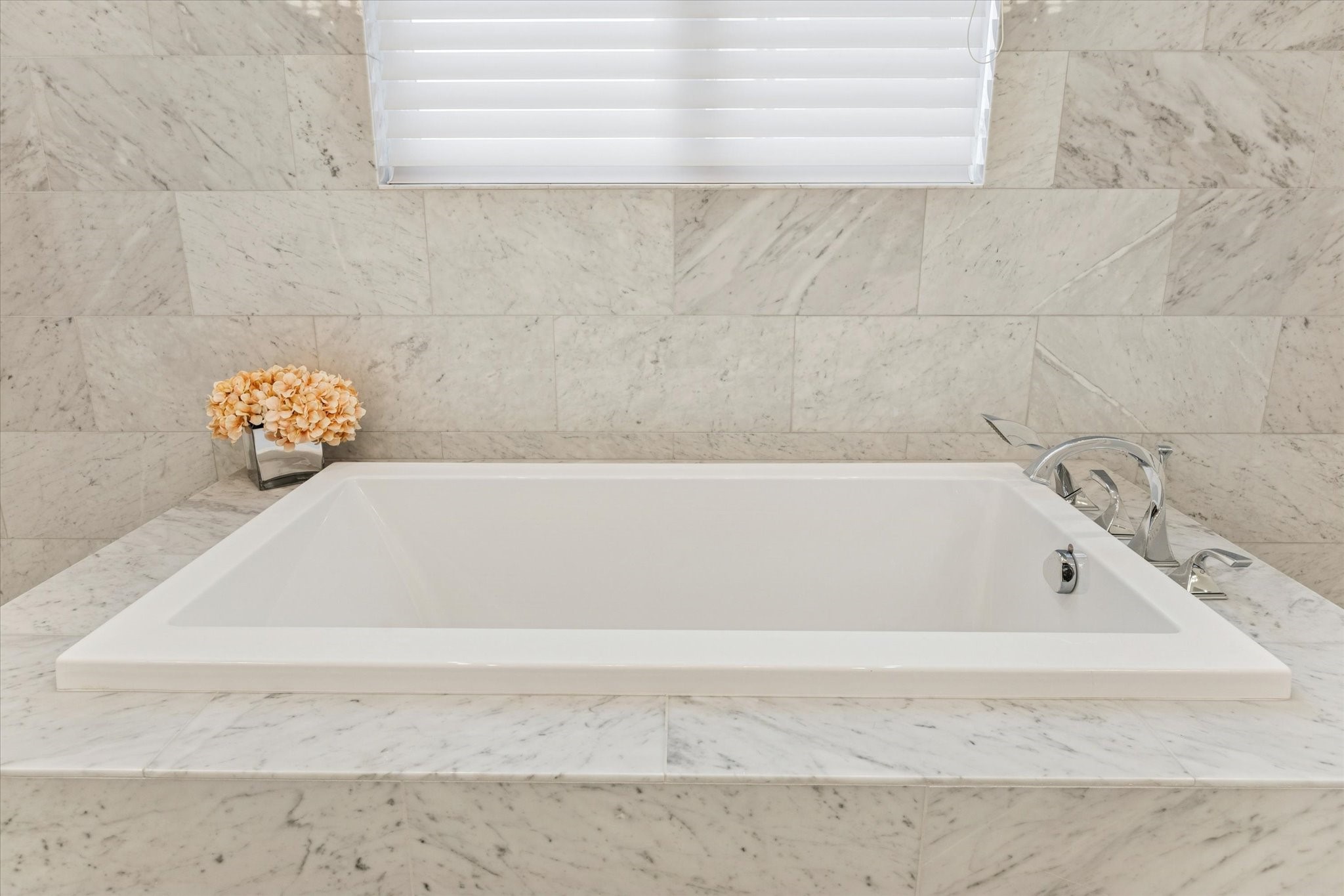 1335 Peden Street Houston, TX 77019 - Photo 28 of 37 Close up view of the soaking tub in the primary bathroom