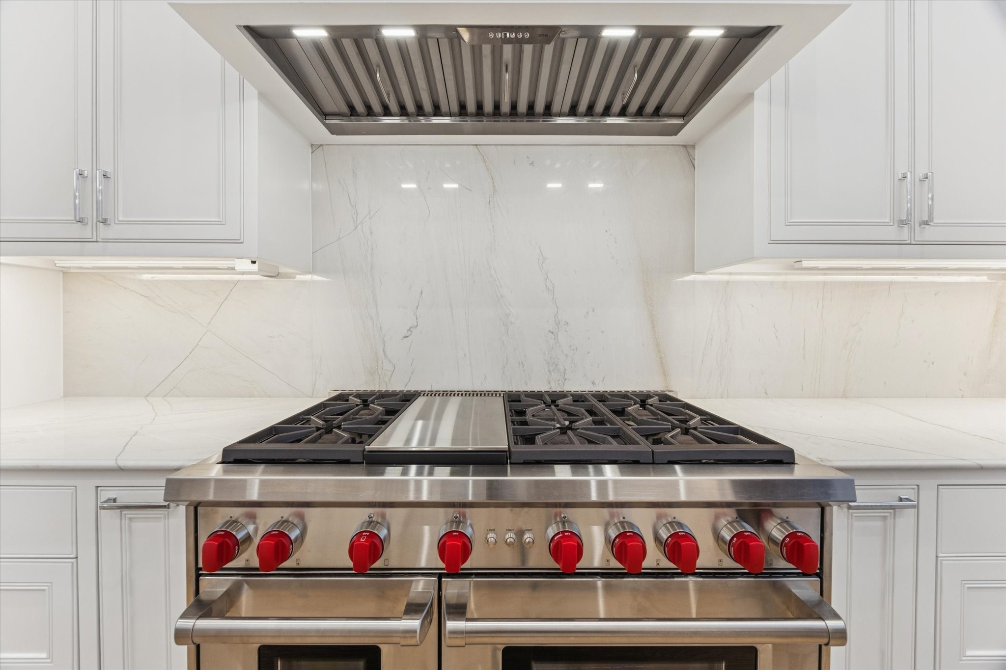 1335 Peden Street Houston, TX 77019 - Photo 7 of 37 Wolf gas stove with 6 burners and built in grill