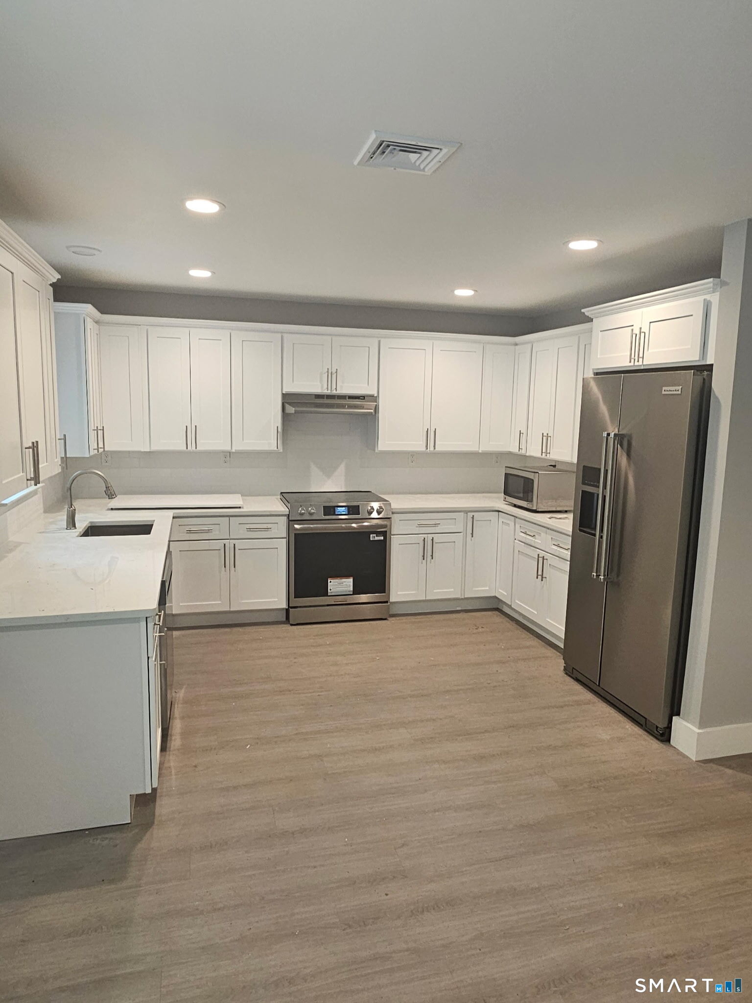 91 Taft Pointe, Unit 6 Waterbury, CT 06708 - Photo 3 of 11