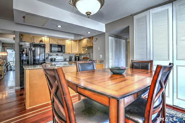 $354,000 | 208 Plymouth Colony, Unit 208, Branford, CT 06405