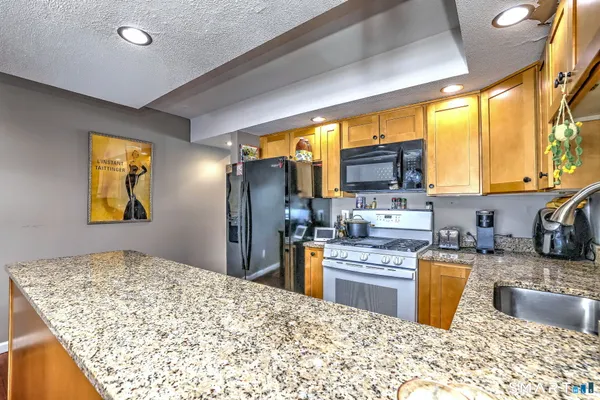 $354,000 | 208 Plymouth Colony, Unit 208, Branford, CT 06405