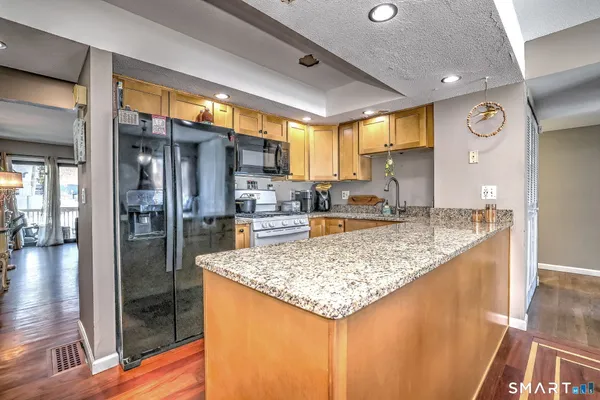 $354,000 | 208 Plymouth Colony, Unit 208, Branford, CT 06405