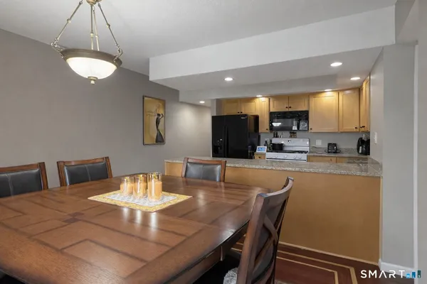 $354,000 | 208 Plymouth Colony, Unit 208, Branford, CT 06405