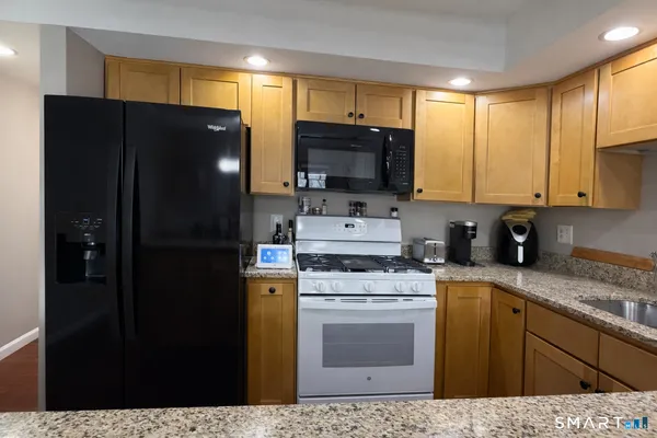 $354,000 | 208 Plymouth Colony, Unit 208, Branford, CT 06405