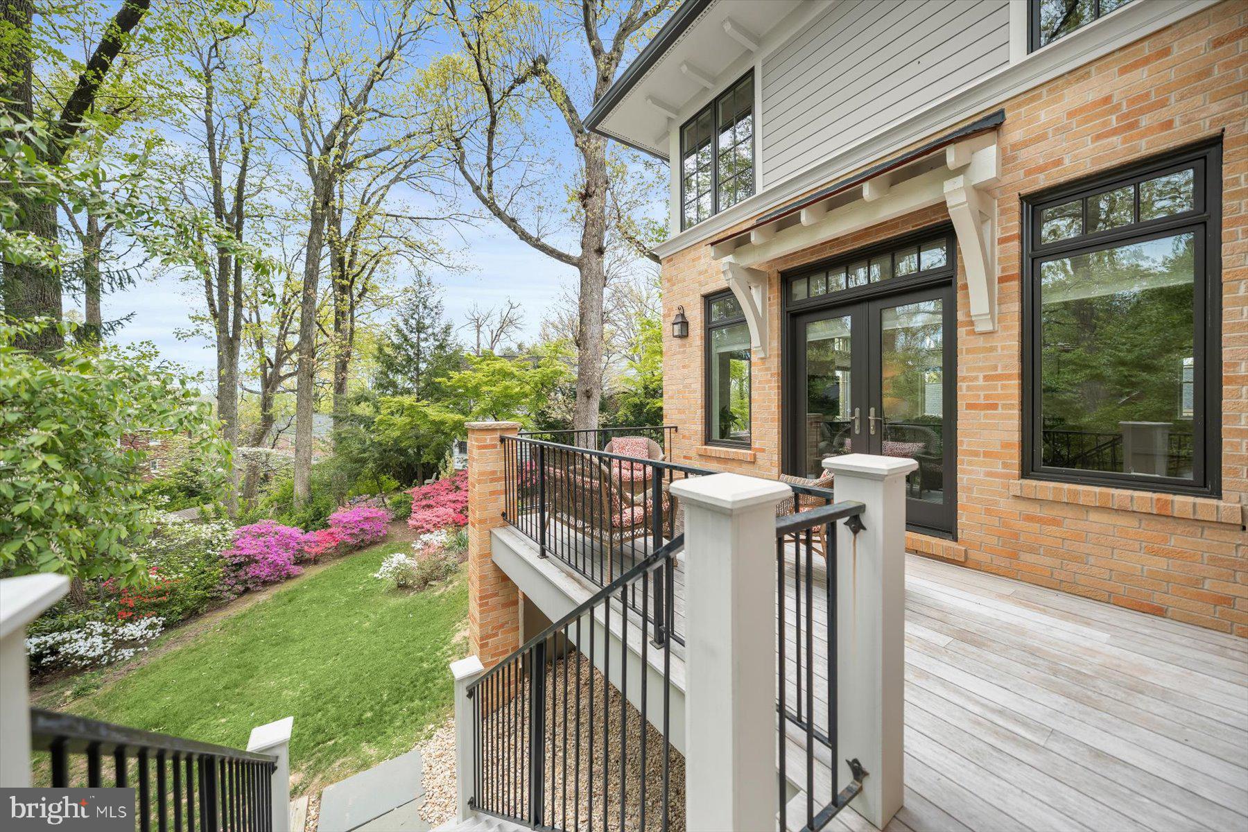 5532 14th Road North Arlington, VA 22205 - Photo 20 of 65 a view of an outdoor sitting space