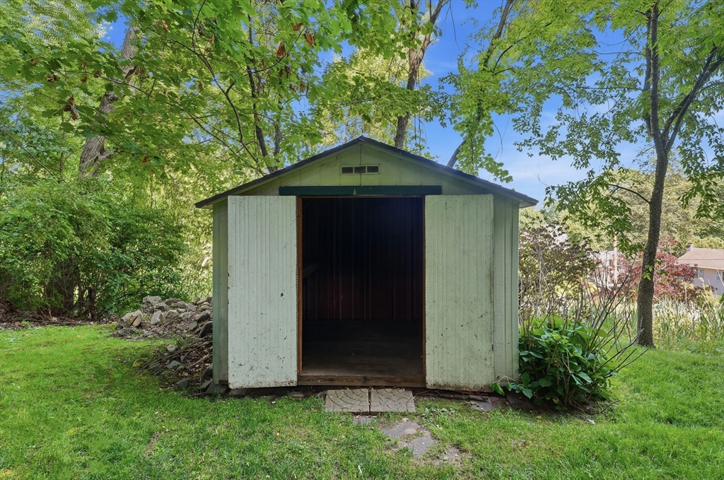 114 Field Street West Springfield, MA 01089 - Photo 31 of 41