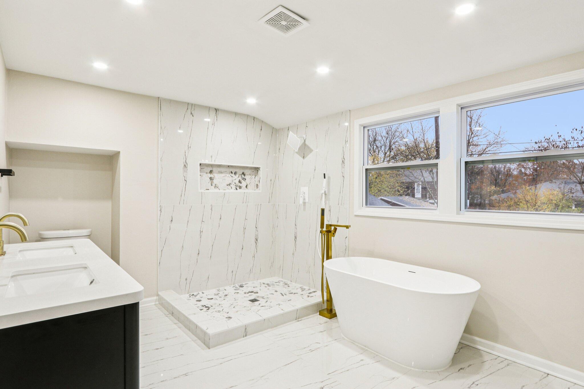 3347 South 47th Street Greenfield, WI 53219 - Photo 18 of 30 Primary Bathroom