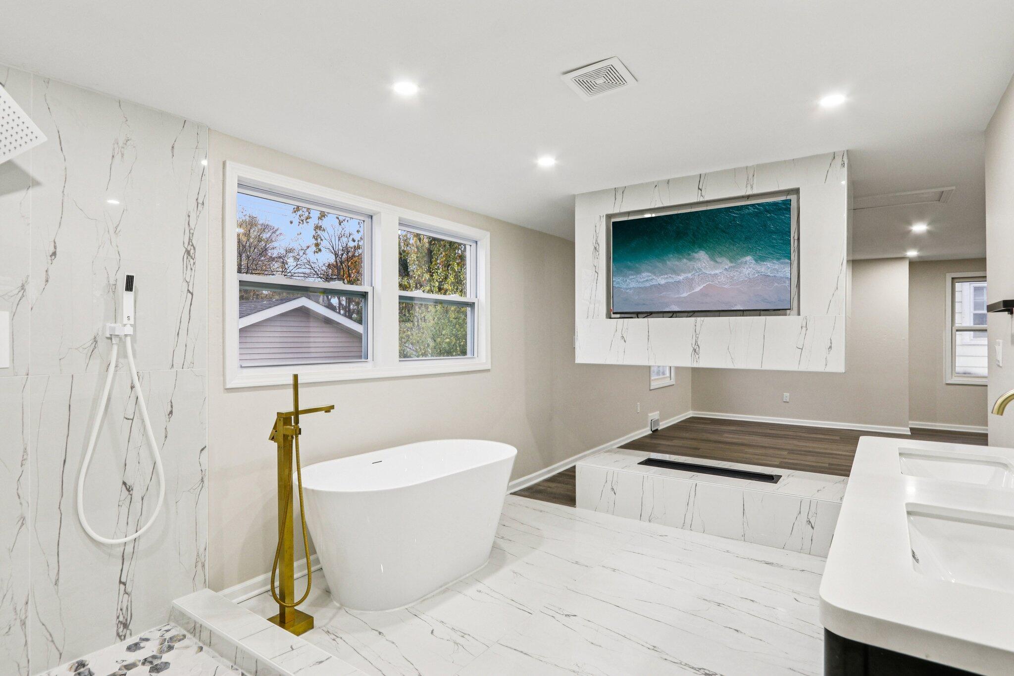 3347 South 47th Street Greenfield, WI 53219 - Photo 19 of 30 Primary Bathroom