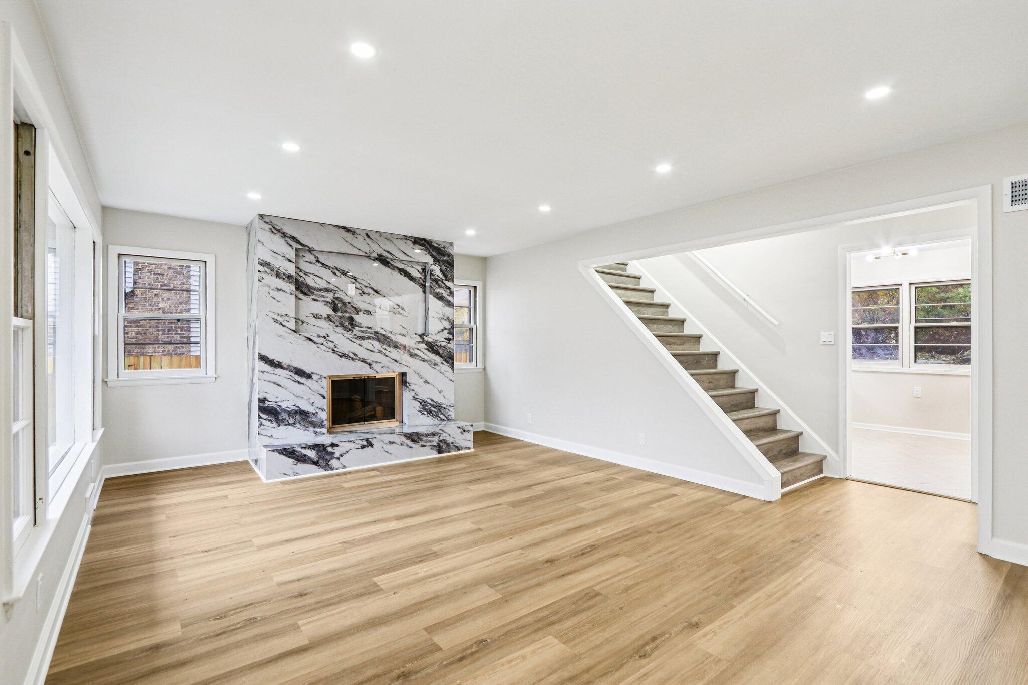 3347 South 47th Street Greenfield, WI 53219 - Photo 3 of 30 Living Room