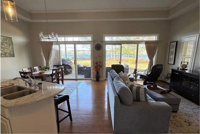 $869,900 | 41 Clearwater Drive, Dover, NH 03820