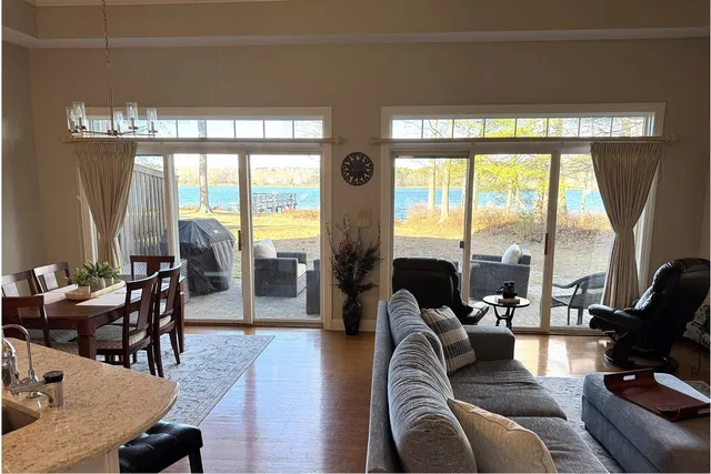 $869,900 | 41 Clearwater Drive, Dover, NH 03820