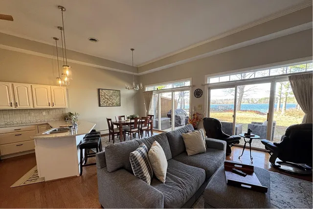 $869,900 | 41 Clearwater Drive, Dover, NH 03820