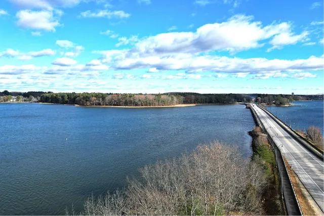 $869,900 | 41 Clearwater Drive, Dover, NH 03820