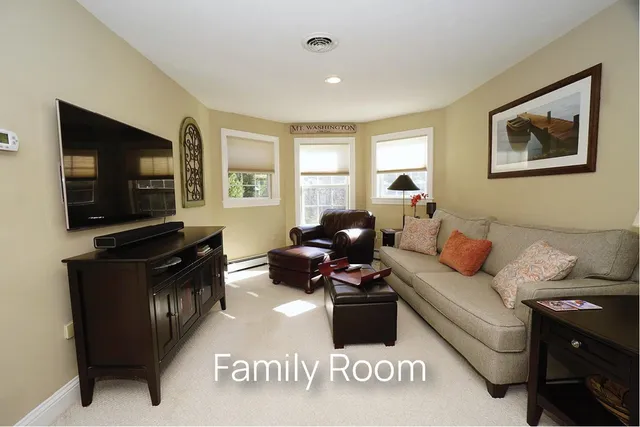 $869,900 | 41 Clearwater Drive, Dover, NH 03820