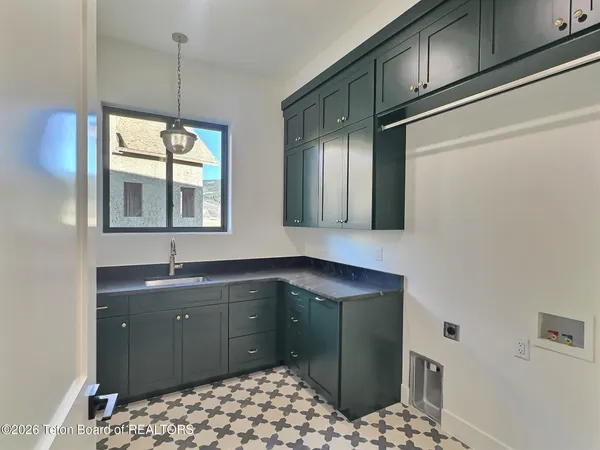 $2,350,000 | 371 Desert Fox Lane, Victor, ID 83455