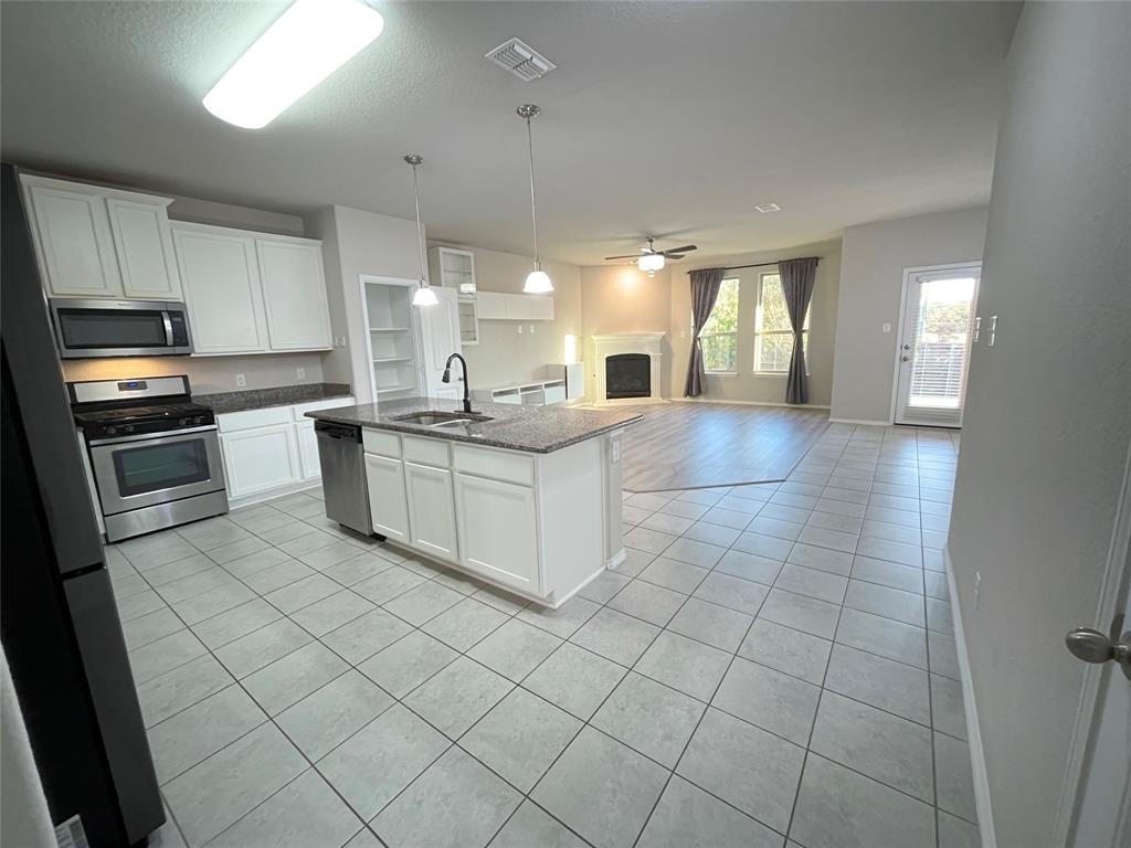 1724 Lone Lynx Way Wylie, TX 75098 - Photo 3 of 32