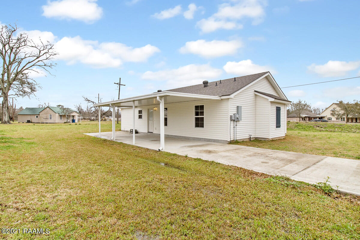 100 Durke Road Lafayette, LA 70508 - Photo 3 of 19 Extended Carport