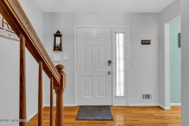 a view of entryway with livingroom