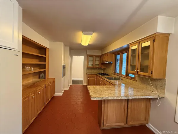 $4,800 | 12 East Place, Montebello, NY 10901