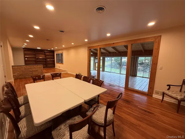 $4,800 | 12 East Place, Montebello, NY 10901