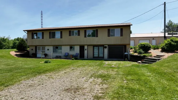 10118 East 450 South, Laotto, IN 46763
