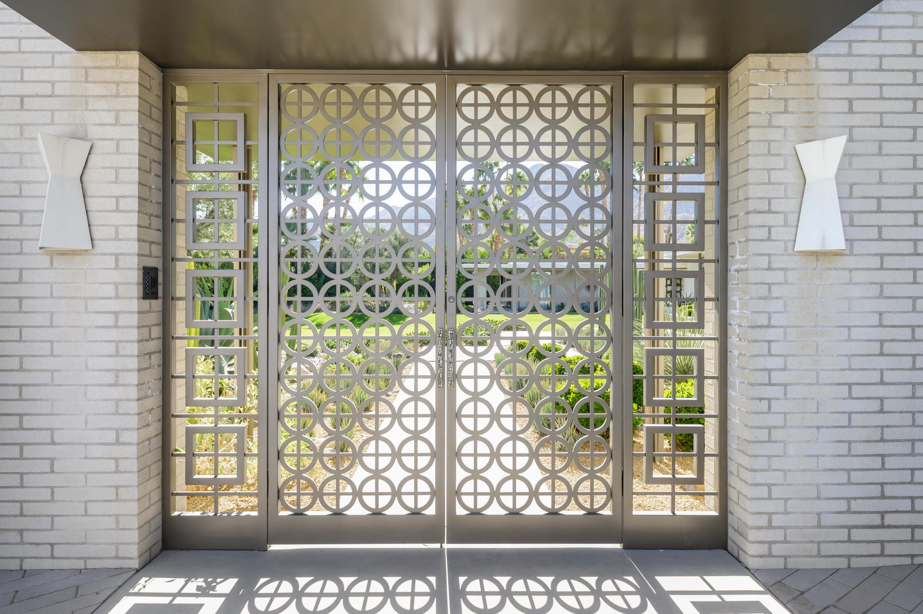 70155 Carson Road Rancho Mirage, CA 92270 - Photo 4 of 56 Entrance Gates