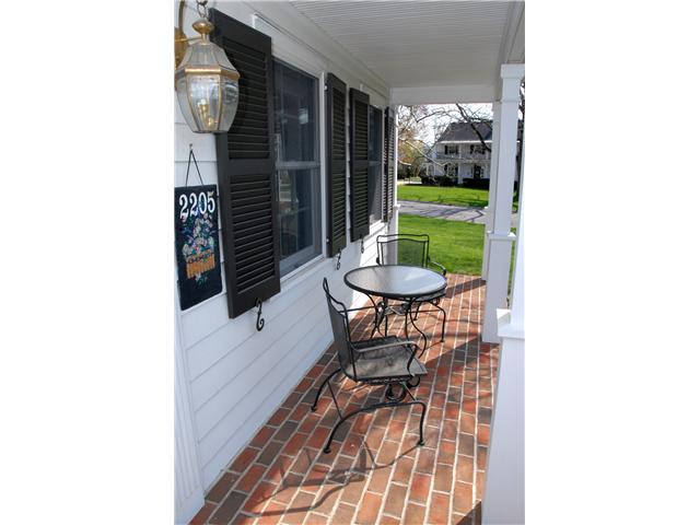 2205 Tewksbury Road Upper Arlington, OH 43221 - Photo 2 of 23
