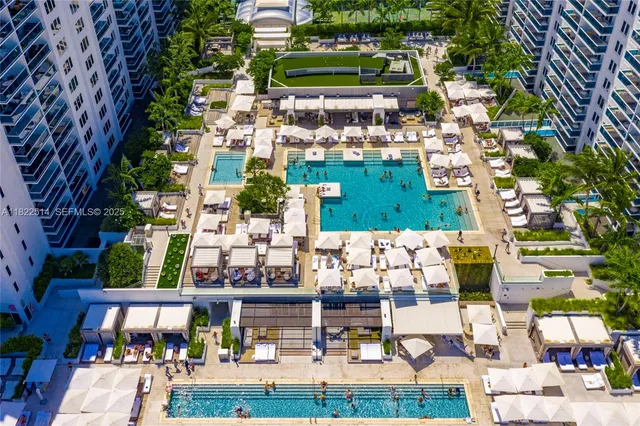 $699,000 | 2301 Collins Avenue, Unit 329, Miami Beach, FL 33139