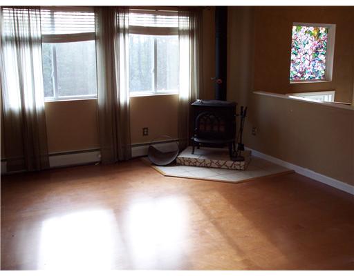 362 Old Mill Road Charlestown, RI 02813 - Photo 6 of 17 Living Room.
