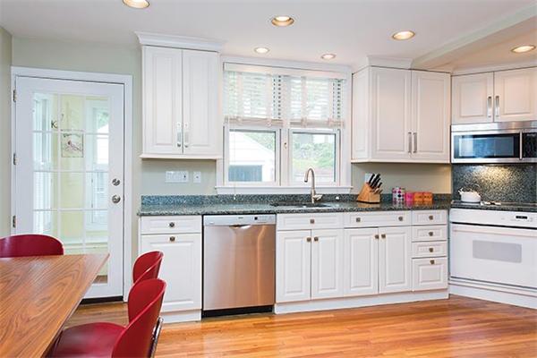 76 Moffat Road Newton, MA 02468 - Photo 4 of 8