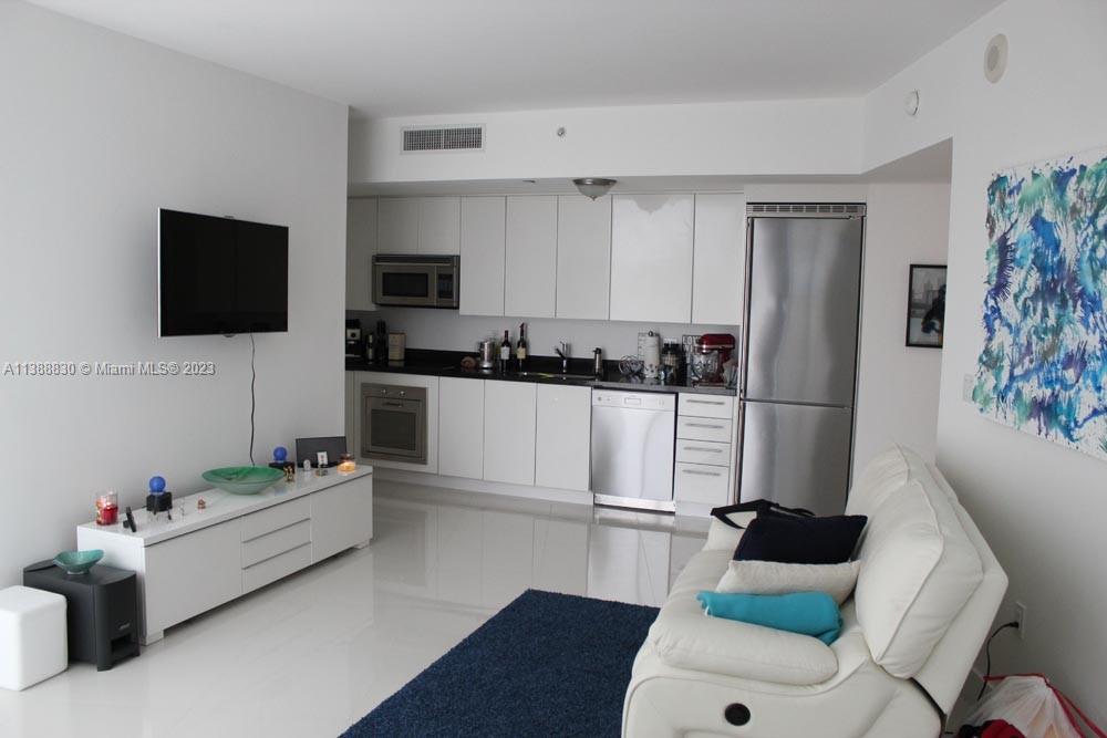 92 Southwest 3rd Street, Unit 1406 Miami, FL 33130 - Photo 3 of 16 Gallery Image 3