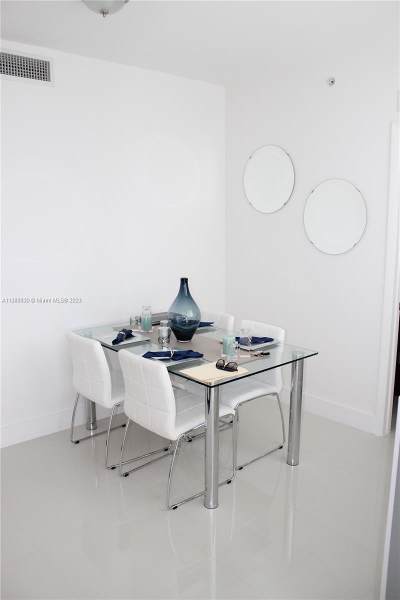 92 Southwest 3rd Street, Unit 1406 Miami, FL 33130 - Photo 4 of 16 Gallery Image 4